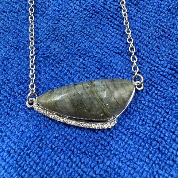 Silver Toned Chain Necklace W/Labradorite Pendant & Rhinestone Accent Chic - Picture 5 of 11